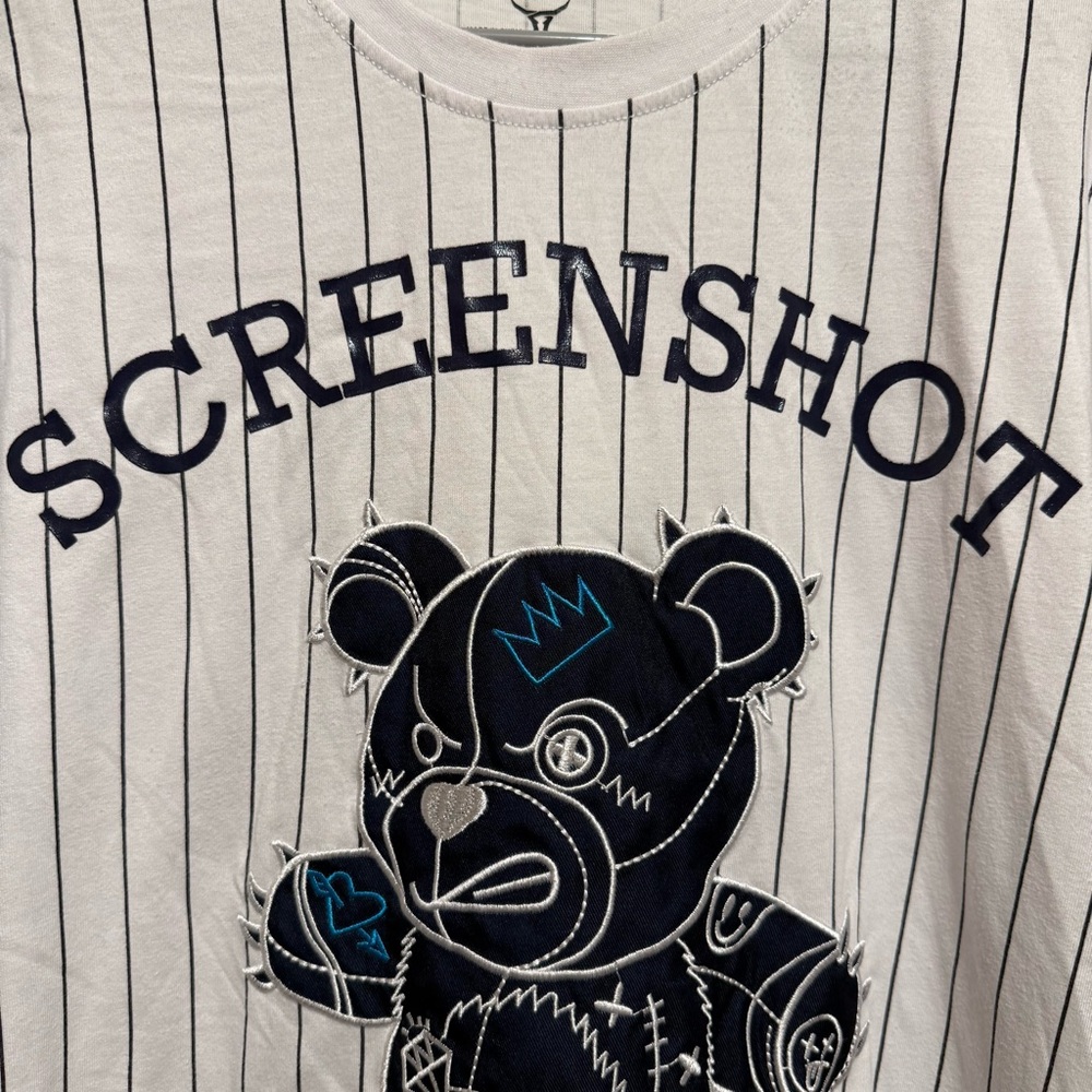 Screenshot Pinstripe Baseball Fashion T-shirt With Bear Appliqué & Embroidery XL - Picture 2 of 9